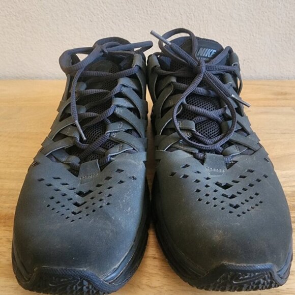 Athletic_Shoes